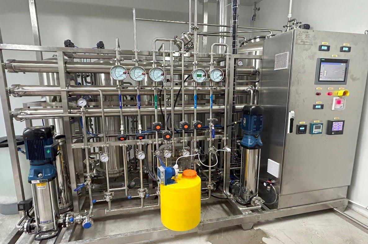 Installed purified water equipment with stainless pipework and control cabinet