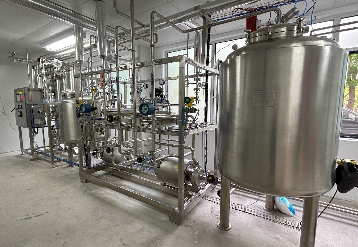 Installed pharmaceutical process water storage and distribution equipment